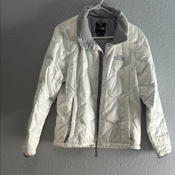 The North Face Women's Gray and White Puffer Jacket 🧥 - Picture 1 of 8